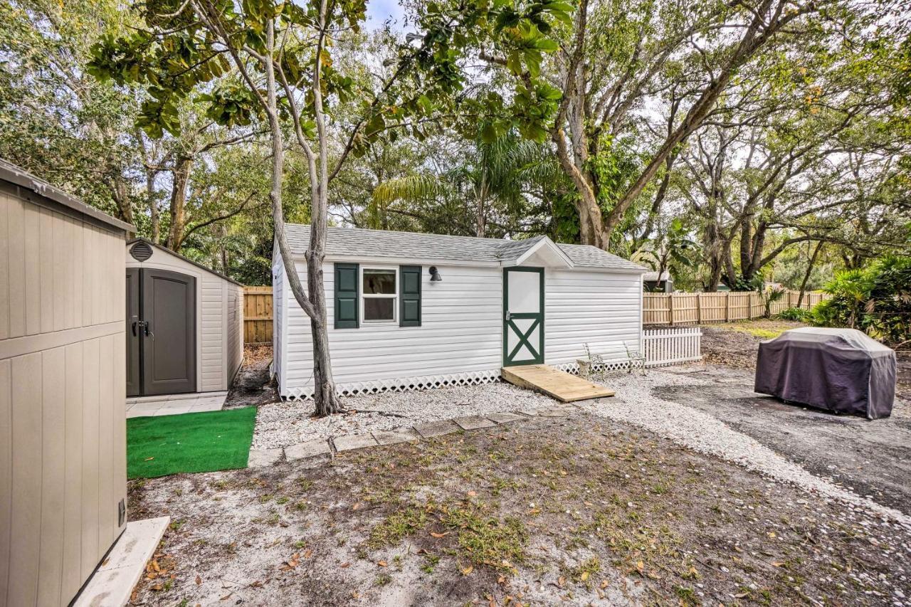 Tropical Palm Harbor Studio Walk To Gulf! Luaran gambar