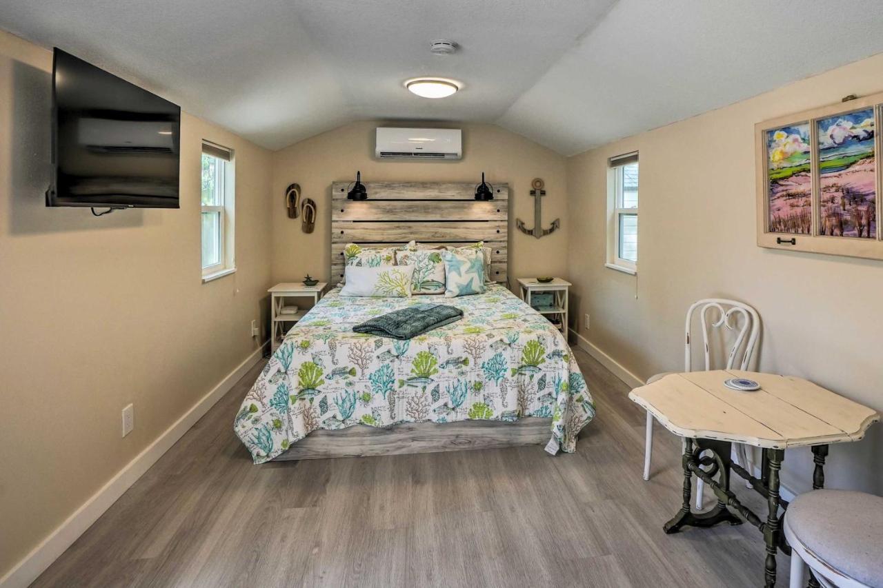 Tropical Palm Harbor Studio Walk To Gulf! Luaran gambar