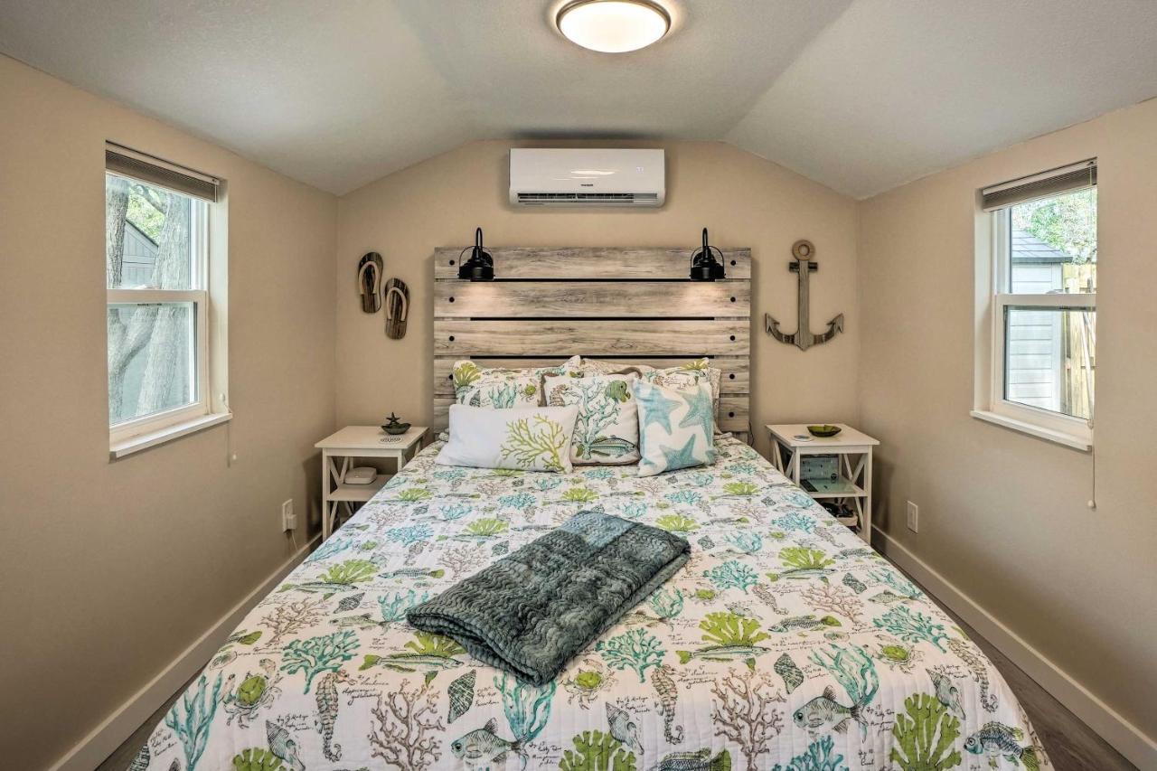 Tropical Palm Harbor Studio Walk To Gulf! Luaran gambar