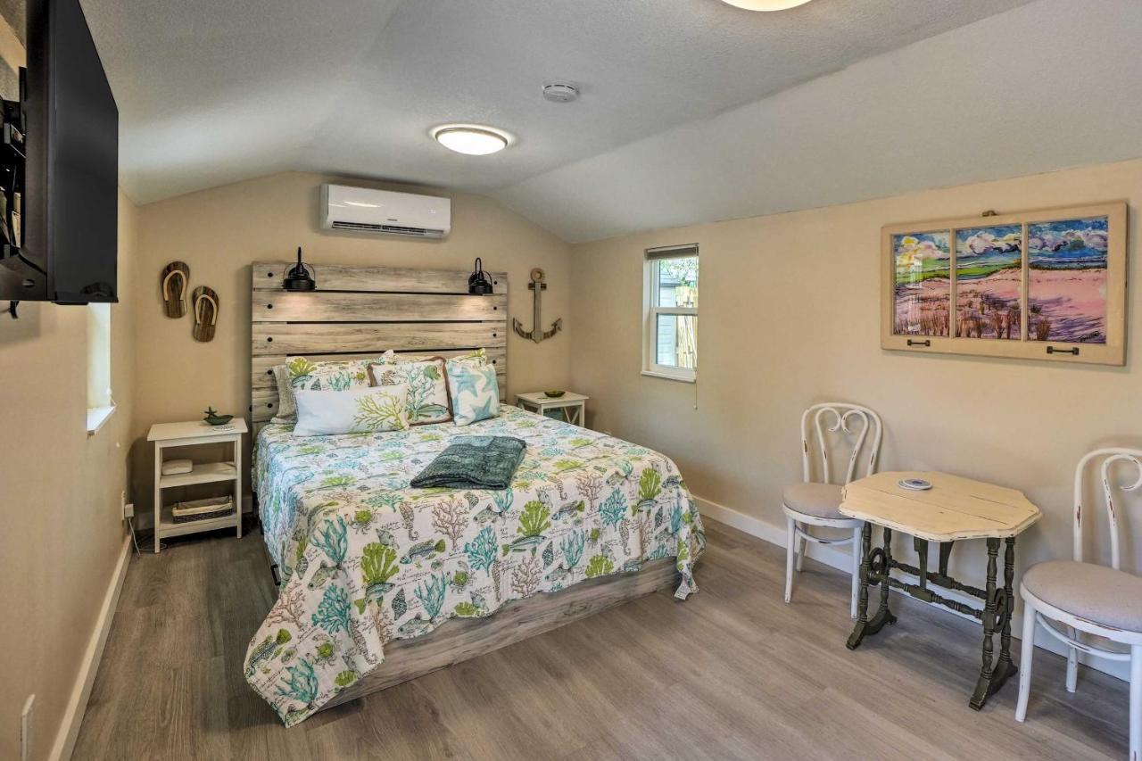 Tropical Palm Harbor Studio Walk To Gulf! Luaran gambar
