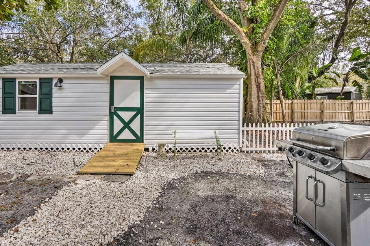 Tropical Palm Harbor Studio Walk To Gulf! Luaran gambar