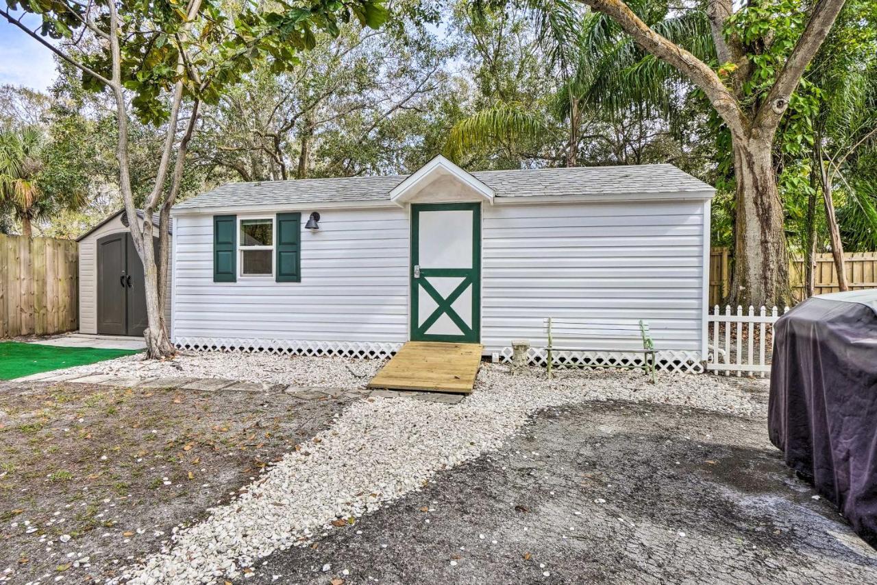 Tropical Palm Harbor Studio Walk To Gulf! Luaran gambar